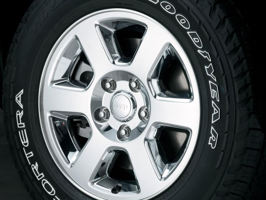  Jeep Commander 4x4 Limited 5.7 HEMI 2006 года  (фото 19 из 30)